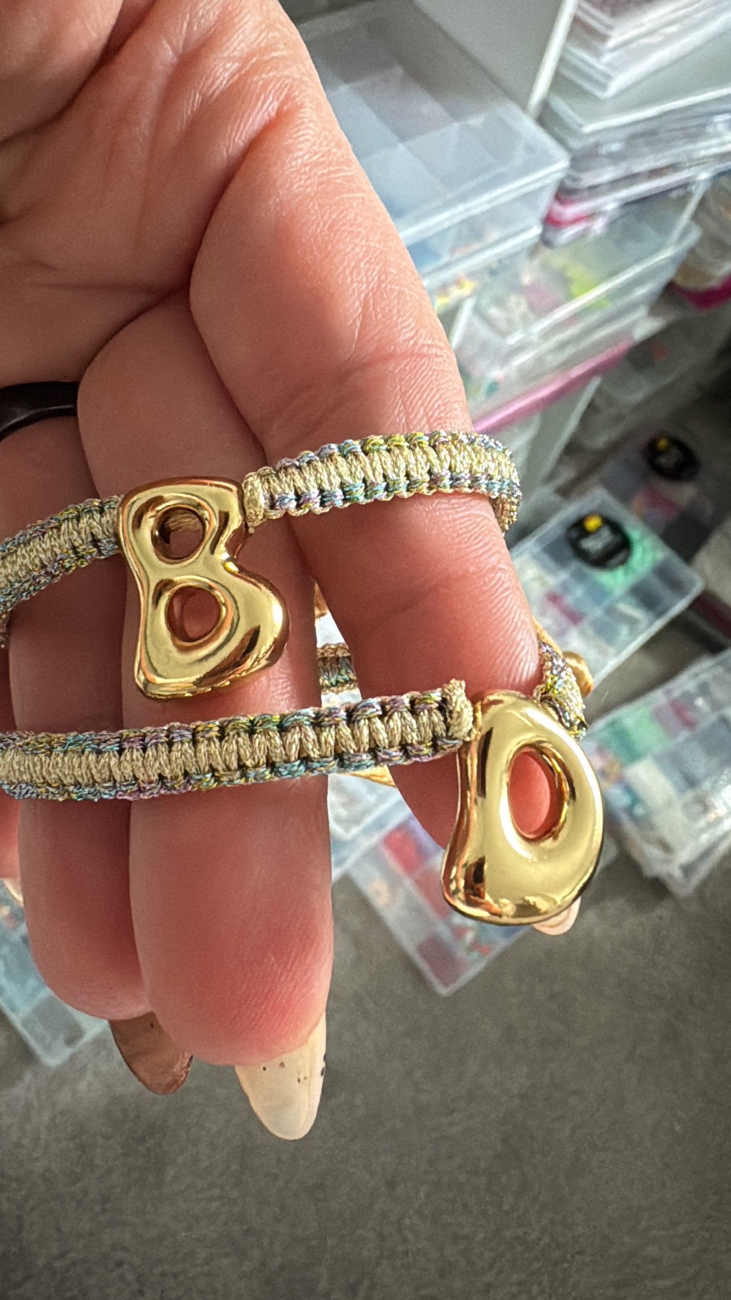 Bracelets tejidos corchet con inicial