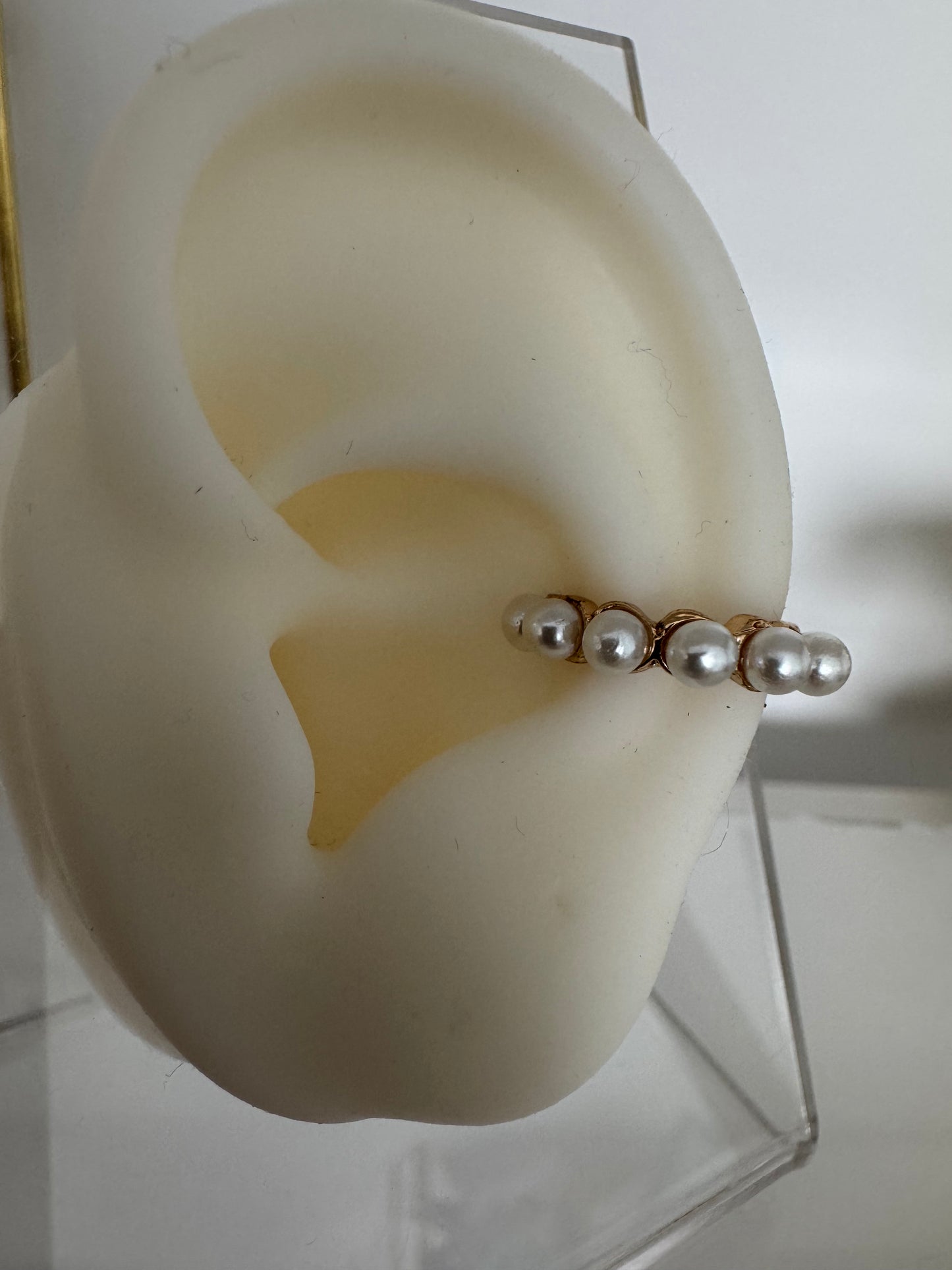 Ear cuff