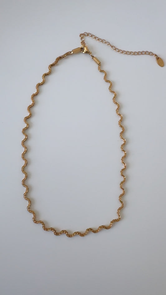 Onda gold Necklace
