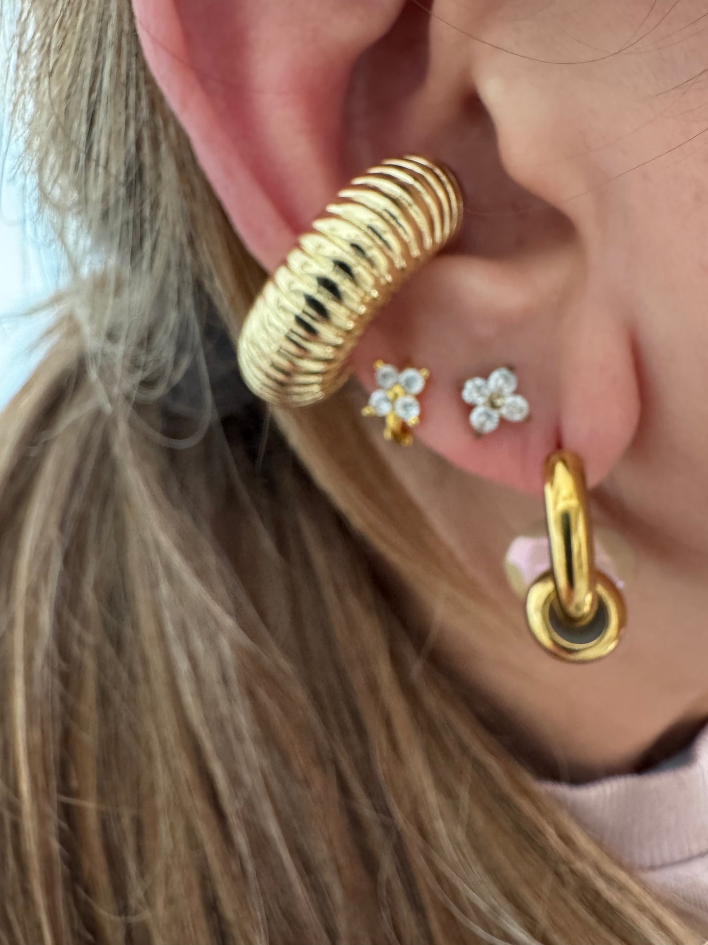 Ear cuff